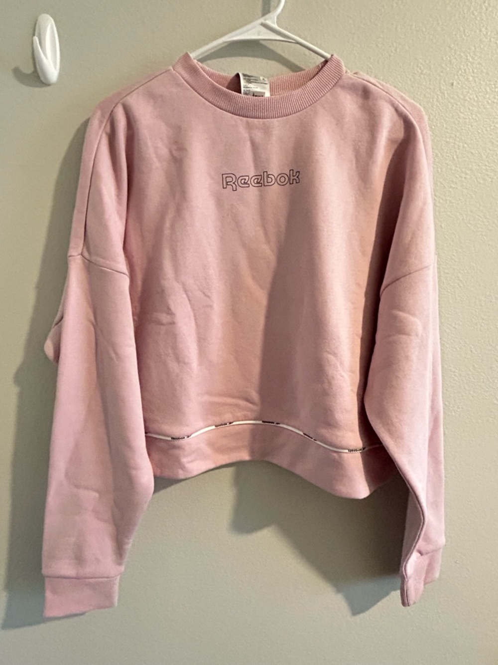 Reebok Light Pink Crewneck Sweatshirt with Center Logo